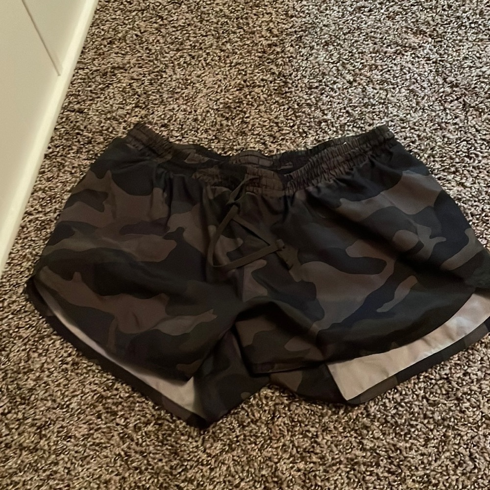 old navy army green camo athletic shorts